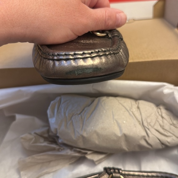 NWOB HARDLY WORN GUCCI LOAFERS 36.5. Small scuffs on toe area. - Picture 6 of 7